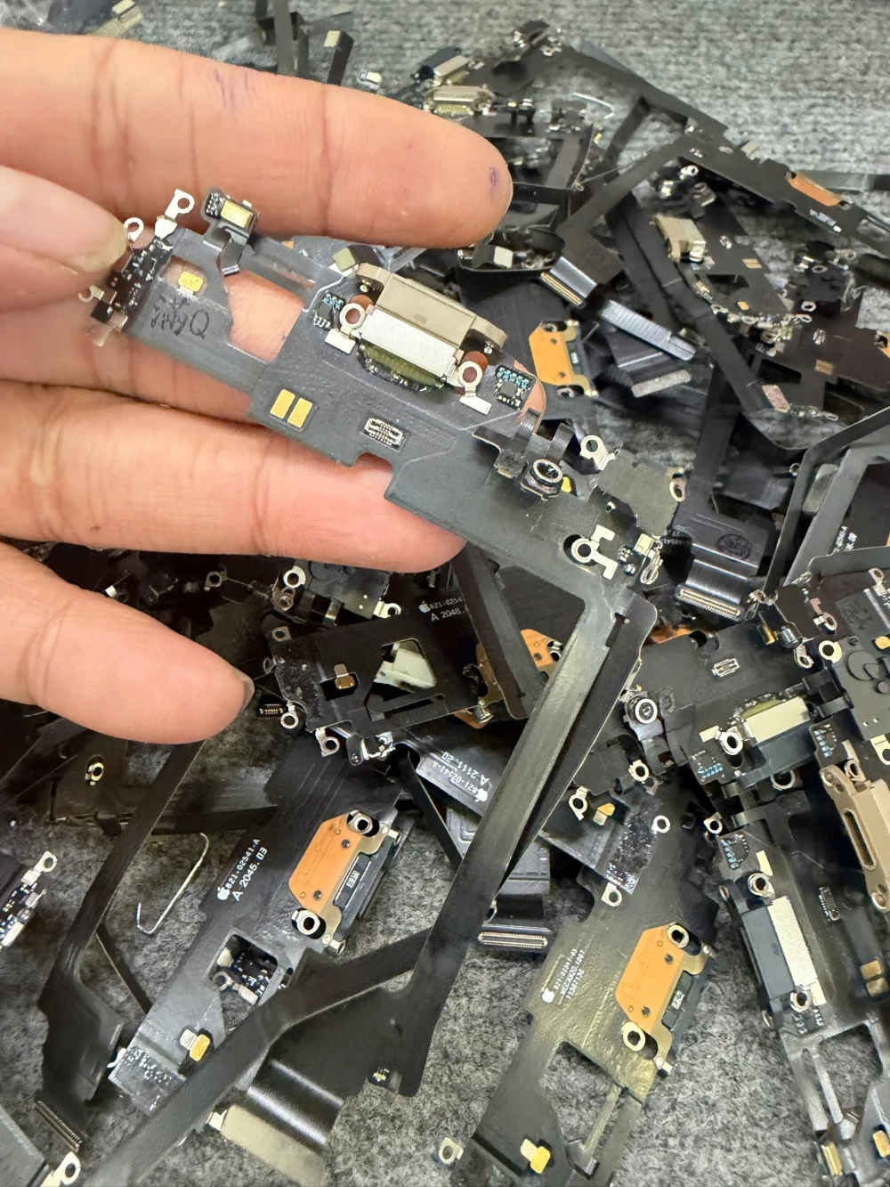Chân Sạc (Đôi Sạc) iPhone 12 Pro Max (A2342, A2410, A2411, A2412)